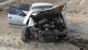 Konya'da şarampole devrilen otomobildeki 2 kişi yaralandı