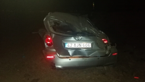 Konya'da yük trenine çarpan otomobildeki 5 kişi yaralandı