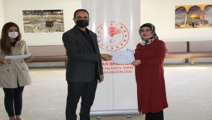 Nevşehir'de "Çilek Yetiştiriciliği Kursu"na katılan kadınlara sertifika verildi