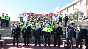 Niğde'de bisiklet ve motosiklet sürücülerine kask dağıtıldı