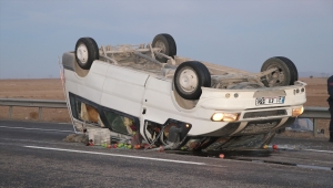 Niğde'de tarım işçilerini taşıyan minibüs devrildi, 11 kişi yaralandı