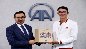 Olimpiyat şampiyonu Mete Gazoz, AA Genel Müdürü Karagöz'ü ziyaret etti 