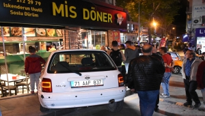 Otomobil sürücüsü fren yerine gaza basınca iş yerine çarptı