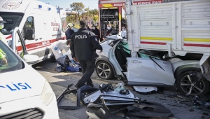 Otomobiliyle park halindeki kamyona çarparak ölen doktor Zonguldak'ta defnedildi
