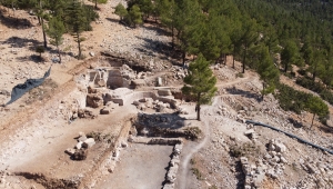 Sbide Antik Kenti'ndeki kaya mezarında tahta tabut bulundu