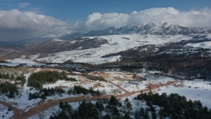 Sivas'ta Geminbeli Geçidi'ne kar yağdı
