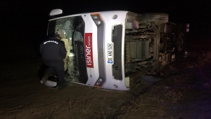 Sivas'ta tur midibüsünün devrilmesi sonucu 1 kişi öldü, 24 kişi yaralandı