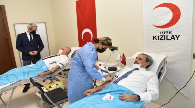 Yargıtay Başkanı Akarca ve Yargıtay Cumhuriyet Başsavcısı Şahin kan bağışında bulundu