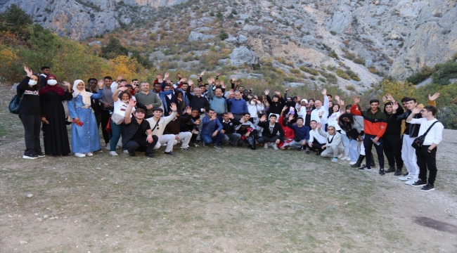 Yozgat Bozok Üniversitesinde eğitim gören uluslararası öğrenciler Aydıncık'ı gezdi