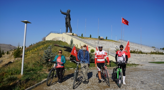 Atatürk'ü anmak için yola çıkan Bisiklet İnisiyatifi Grubu üyeleri Polatlı'ya ulaştı