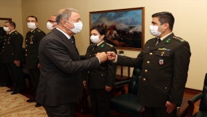 Bakan Akar, askeri öğretmenlerle bir araya geldi