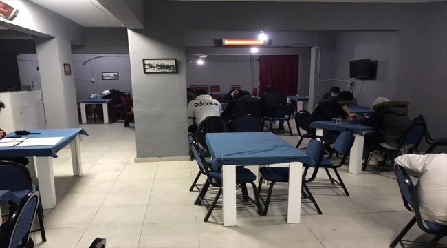 Eskişehir'de kumar oynatılan dernek binasındaki 55 kişiye para cezası