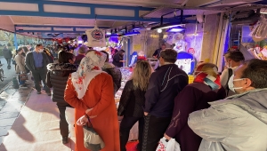 Eskişehir'de "ucuz hamsi" almak isteyen vatandaşlar kuyruk oluşturdu