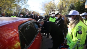 Eskişehir Valisi Ayyıldız "Bi Hareketine Bakar Hayat" kampanyasını sürücülere tanıttı