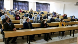 ESTÜ'de "Fizik Konuşmaları" etkinliği başladı