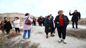 Kapadokya'ya direkt uçuşla gelen Moldovalı turistler bölgenin dokusundan etkileniyor
