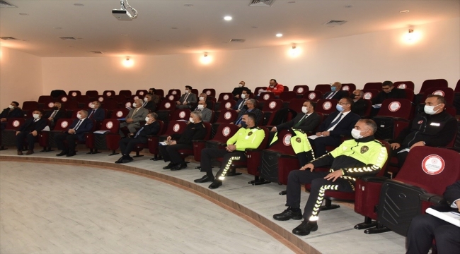 Karaman'da kış mevsiminde alınacak trafik tedbirleri konulu toplantı yapıldı