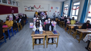 Karatay Belediyesi'nden sınava hazırlanan öğrencilere "Kariyer Rehberi Planlama" defteri