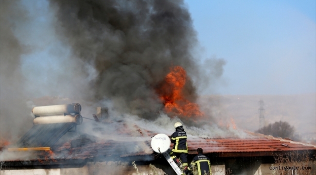 Kayseri'de ailesine kızan kişinin evi ateşe verdiği iddiası