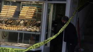 Kayseri'de bir kuyumcu iş yerinde bıçakla yaralandı