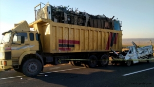 Kayseri'de kamyonet kamyona çarptı: 1 ölü,1 yaralı