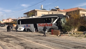 Kayseri'de yolcu otobüsü ile kamyonetin çarpıştığı kazada 1 kişi öldü, 10 kişi yaralandı