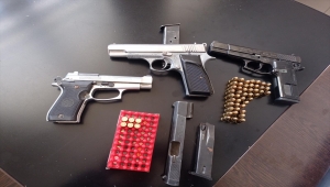 Kırıkkale'de hareketlerinden şüphelenilen kişinin üzerinde ruhsatsız tabanca bulundu