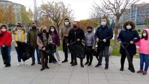 Kırşehir'de doğa yürüyüşünde çöp toplandı