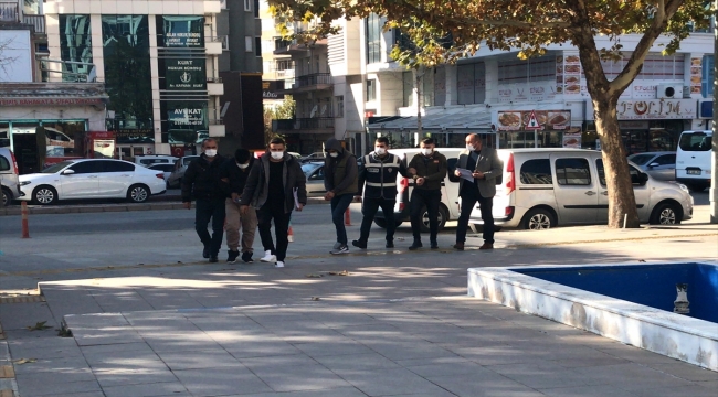 Kırşehir'de eski araçları çekiciyle çalarak Aksaray'da satan 4 kişi yakalandı