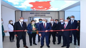 Kırşehir'de hayırsever 25 yıl önce mezun olduğu okula kütüphane yaptırdı