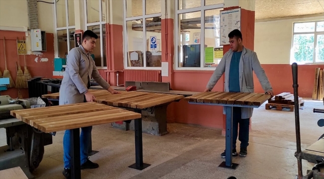 Kırşehir'de meslek lisesi öğrencileri ara tatili çalışarak değerlendirdi