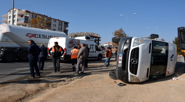 Kırşehir'de zincirleme trafik kazasında 14 kişi yaralandı