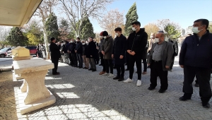 Konya'da Kovid-19 nedeniyle vefat eden öğretmenin cenazesi defnedildi