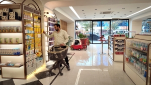 Konya'daki 3 katlı "süper eczane" 6 dilde hizmet veriyor