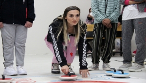 Köy okulundan şampiyonlar çıkaran Cansu öğretmen gözünü yeni madalyalara dikti