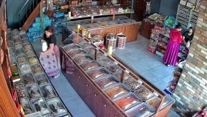 Kayseri'de kuruyemişçiden çaldığı çay ve toz şekeri şalvarına gizledi