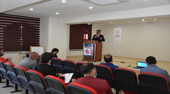 "Liderden Takıma, Takımdan Okula Projesi" kapsamında okul yöneticilerine eğitimler verildi