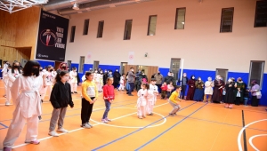 Minik tekvandocuların kuşaklarını Başkan Oğuz bağladı