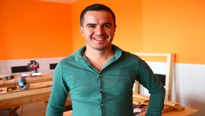 Nevşehir'de fizik öğretmeni, öğrencileriyle okulda laboratuvar kuruyor