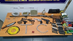 Nevşehir'de yakalama kararı bulunan şüphelinin evinden "cephanelik" çıktı