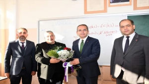 Seydişehir'de emekliye ayrılan öğretmene sürpriz uğurlama