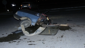 Sivas'ta iki otomobilin çarpıştığı kazada 3 kişi yaralandı