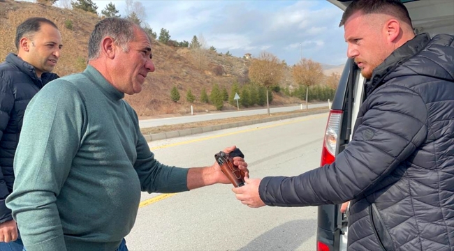 Sivas'ta muhtarın düşürdüğü tabancayı yoldan geçen sürücü buldu 