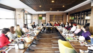 AK Parti İl Kadın Kolları Başkanı Ünalır, kadın muhtarlarla buluştu