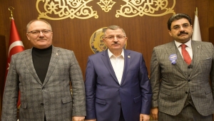 AK Parti'li Gündoğdu Sivas'ta basın toplantısında konuştu: