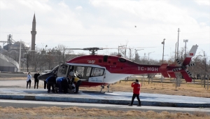 Aksaray'da ambulans helikopter Kovid-19 hastası doktor için havalandı