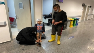 Aksaray'da sokak köpeklerinin saldırdığı çocuk yaralandı