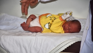 Bacağı gelişmeyen bebek anne karnında lazerle ameliyat edildi