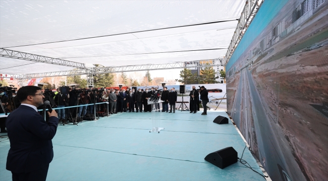 Bakan Karaismailoğlu, Kayseri'de tramvay hattında ray kaynağı törenine katıldı:
