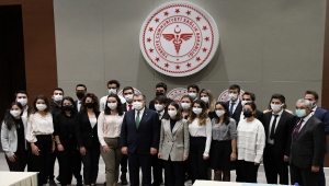 Bakan Koca: "Hekimliğin yüceltilmesini, layık olduğu algının güçlendirilmesini amaçlıyoruz"